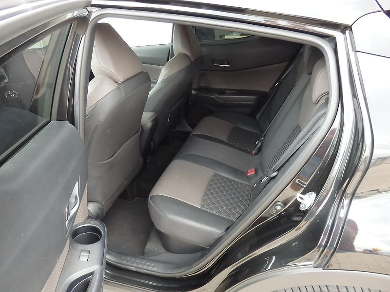 Toyota C-HR 1.8 HYBRID ZÁLOHOVÁNO - fotka 7 z 20