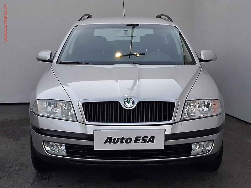 Škoda Octavia (2005) 2.0 FSI 4x4, ČR, AC, TZ - fotka 2 z 17