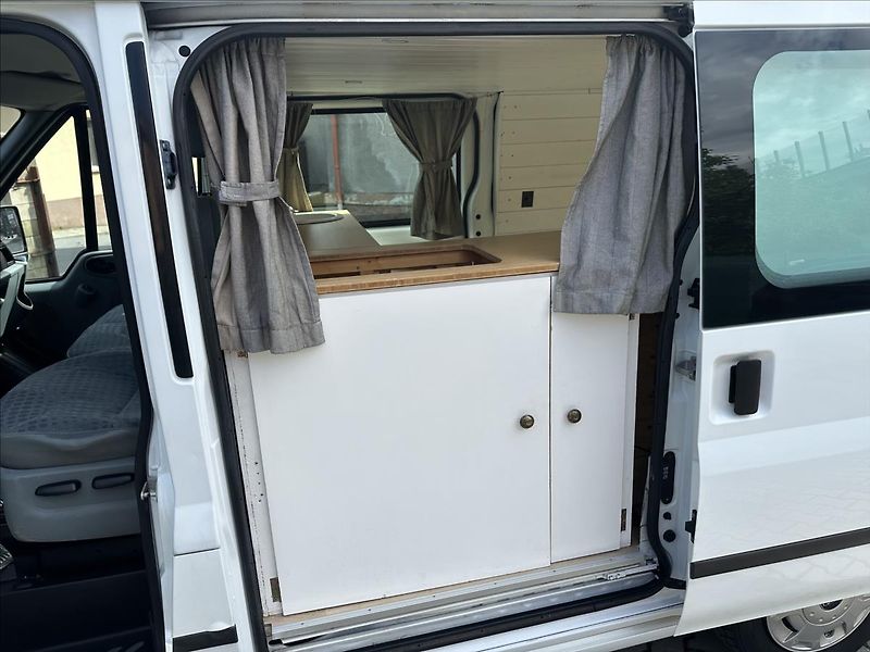 Ford Transit 2,2 TDCI obytná vestavba - fotka 28 z 32