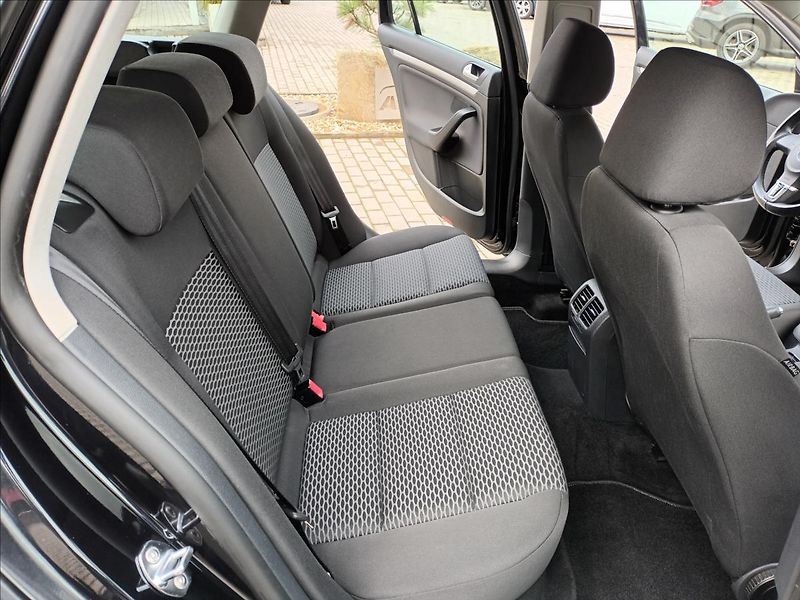 Volkswagen Golf 1,2 TSI,77KW,DIGIKLIMA,SERVIS - fotka 19 z 36