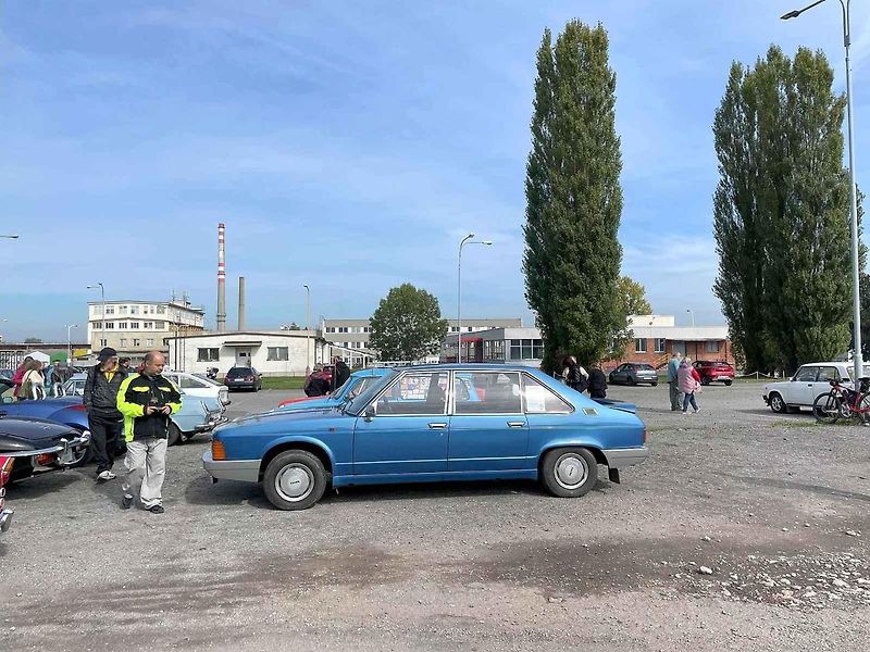 Svatováclavská vyjížďka. Zastávka v Kopřivnici, odkud se pokračovalo do Nového Jičína, 28. 9. 2025.