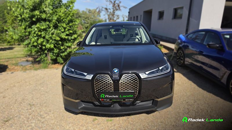 BMW iX (2022) xDrive40 Edition - fotka 2 z 14