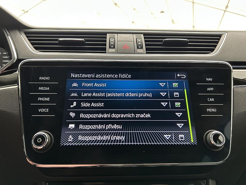 Škoda Superb 2.0 TDI L & K - fotka 12 z 34