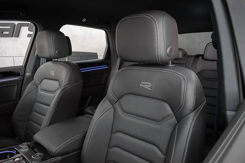 Volkswagen Touareg 3.0 TDI R-LINE*ZÁRUKA*TAŽNÉ*ČR - fotka 17 z 48