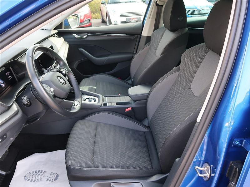 Škoda Octavia 2,0 TDi,1majČR,serv.kn,DSG,DPH - fotka 12 z 26