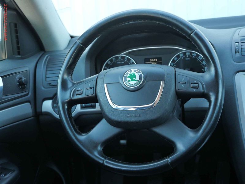 Škoda Octavia (2011) 1.6TDi, Elegance - fotka 11 z 23