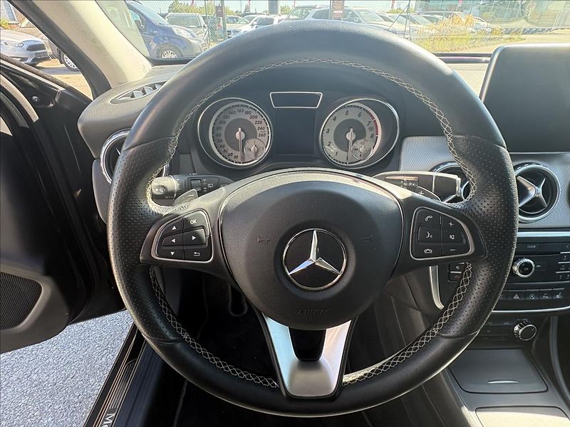 Mercedes-Benz GLA 1,6 200i 115kW Xen,Kamera,Navi - fotka 7 z 41