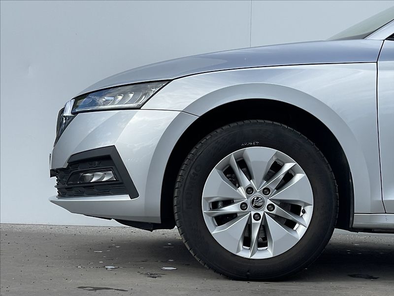 Škoda Octavia 2,0 TDI Combi Ambition Plus - fotka 19 z 23