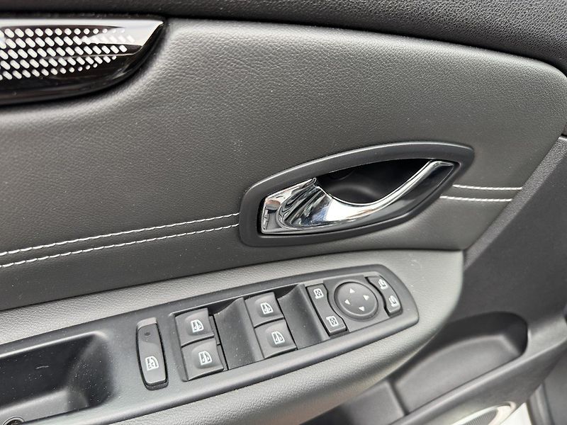 Renault Scénic (2013) 1.5dCi Digi Klima Polokůže - fotka 26 z 48