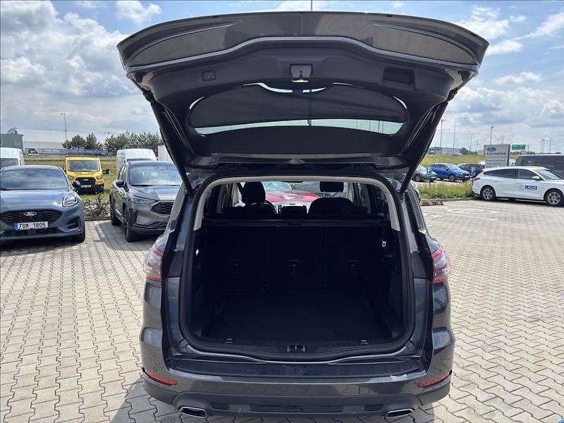 Ford S-MAX 2,0 EcoBlue 132kW Titanium 4X4 - fotka 10 z 39