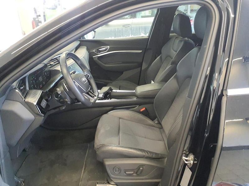 Audi e-tron 55 QUATTRO 300kw S LINE SOH97% - fotka 7 z 11