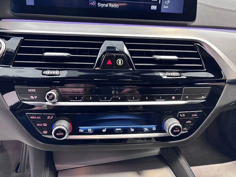 BMW Řada 5 XDRIVE TOURING - fotka 17 z 30