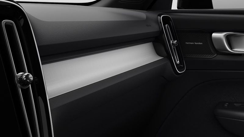 Volvo XC40 (2026) B3 BLACK EDITION PLUS AUT - fotka 10 z 17