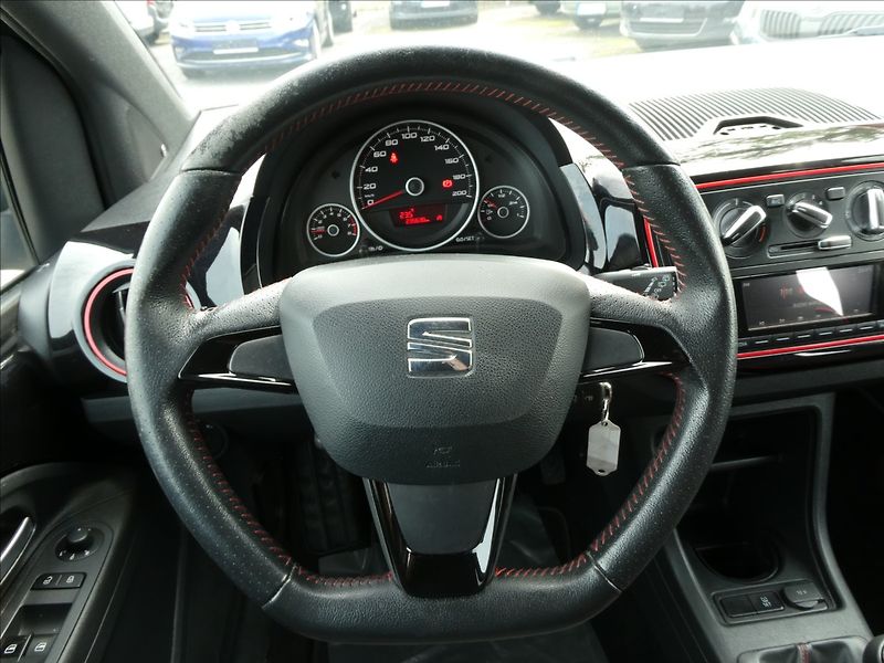 Seat Mii 1,0 MPi 55kW FR line 1.MAJITEL - fotka 28 z 38