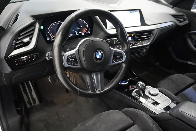 BMW Řada 1 120D 2,0 XDRIVE M-SPORT AUT. - fotka 12 z 25