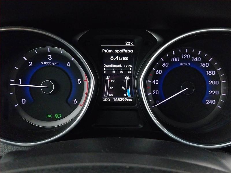 Hyundai i30 (2015) 1.6 CRDi, Tempomat - fotka 11 z 19