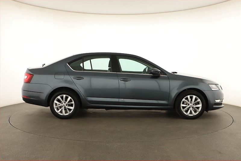 Škoda Octavia (2019) Style 1.5 TSI, ČR,1.maj - fotka 6 z 13