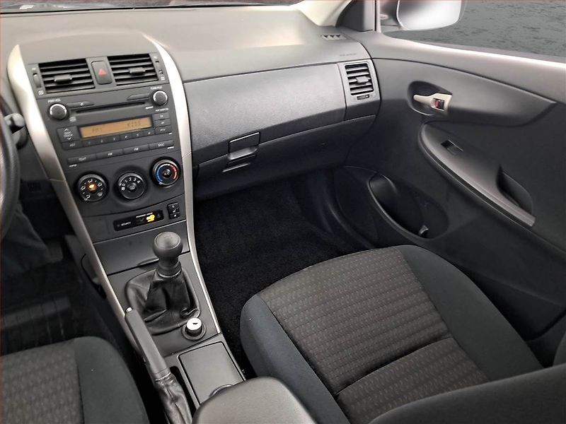Toyota Corolla (2009) 1.4 VVT-i, ČR,1.maj - fotka 8 z 14