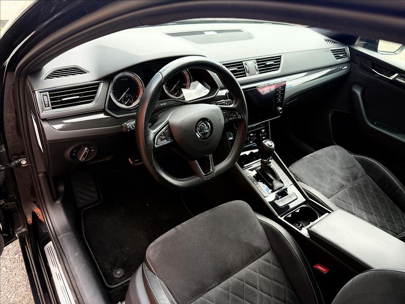 Škoda Superb 2,0 TDi 4x4 DSG SportLine - fotka 9 z 34
