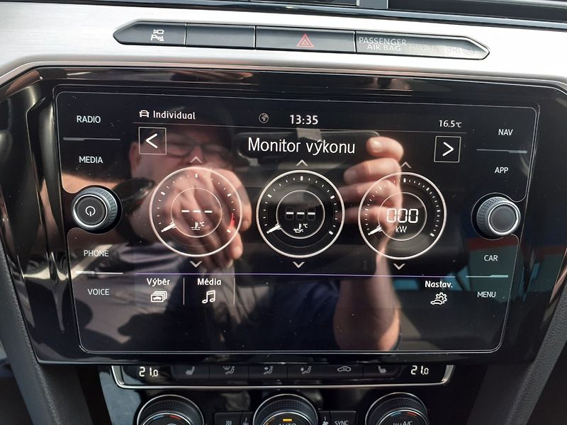 Volkswagen Passat (2018) 2.0 BiTDi 4x4 - fotka 15 z 48