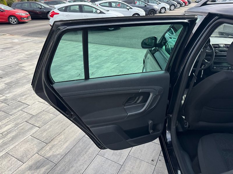 Škoda Fabia (2012) Family + 1.2 TSI 63kW - fotka 13 z 33