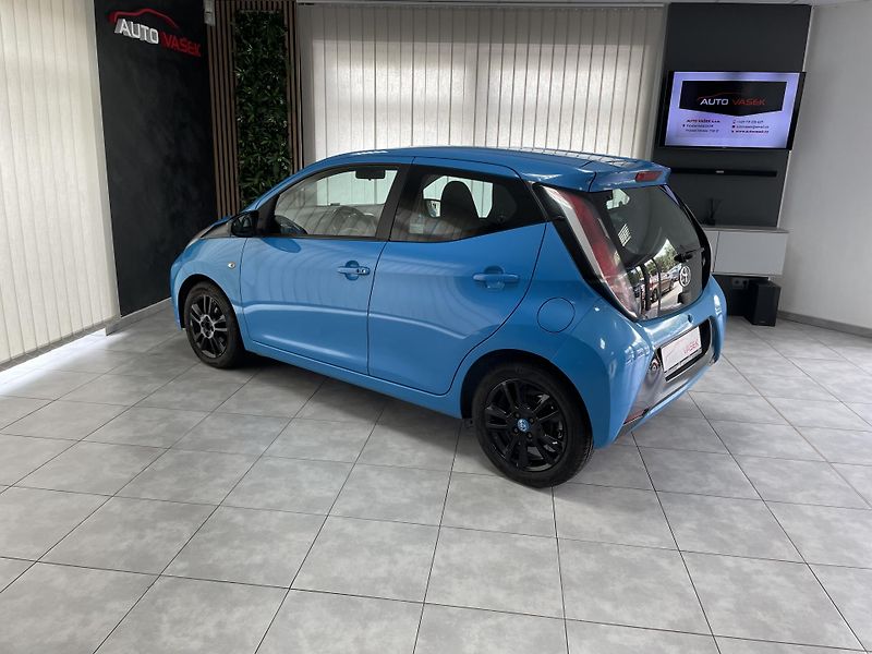 Toyota Aygo 1.0 i AUTOMAT REZERVACE  - fotka 8 z 27