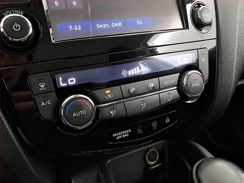 Nissan Qashqai (2015) 1.2 DIG-T, Automat, ČR,1.maj - fotka 24 z 28