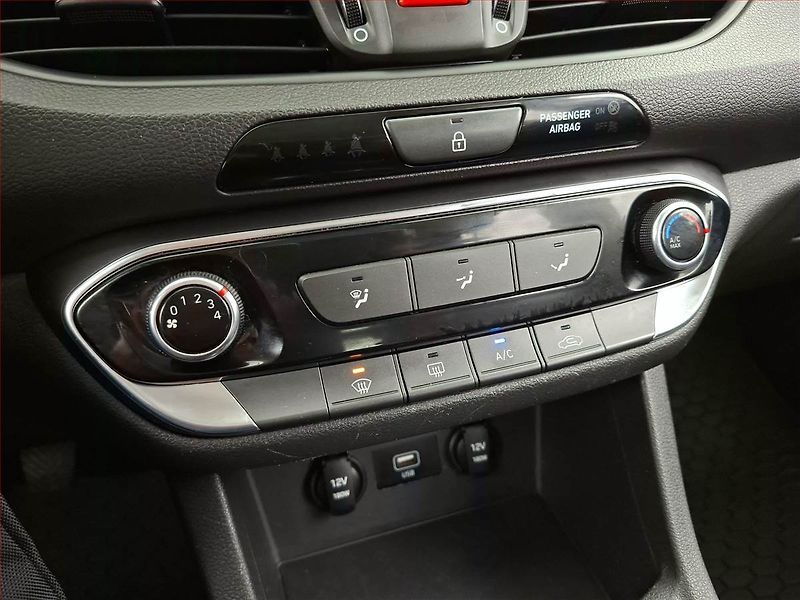 Hyundai i30 (2020) 1.5 DPI, Serv.kniha, Tempomat - fotka 13 z 18