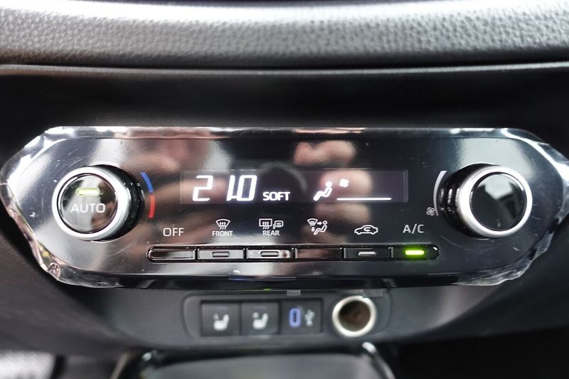Toyota Aygo 1.0L - 1 CVT Executive - fotka 22 z 30