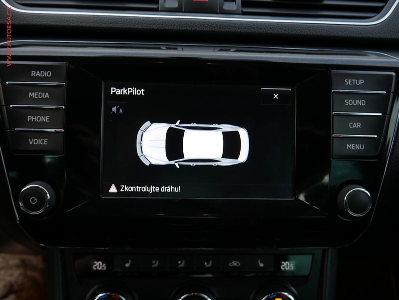 Škoda Superb (2015) 2.0 TDi 4x4, ČR, Style, DSG - fotka 14 z 18