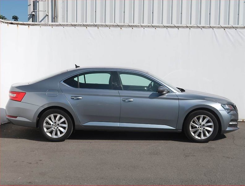 Škoda Superb (2020) Ambition Plus iV 1.4 TSI PHEV - fotka 6 z 22