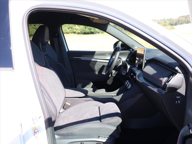 Škoda Kodiaq 2,0 TSI DSG 4x4 RS DPH - fotka 13 z 33