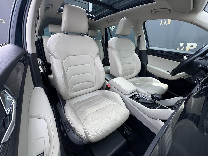 Škoda Kodiaq (2018) 2.0TSi DSG 4X4 Style, ACC PANO - fotka 20 z 53