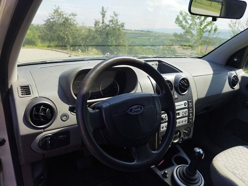 Ford Fusion (2004) 1.4i,  AUTOMAT - fotka 9 z 17