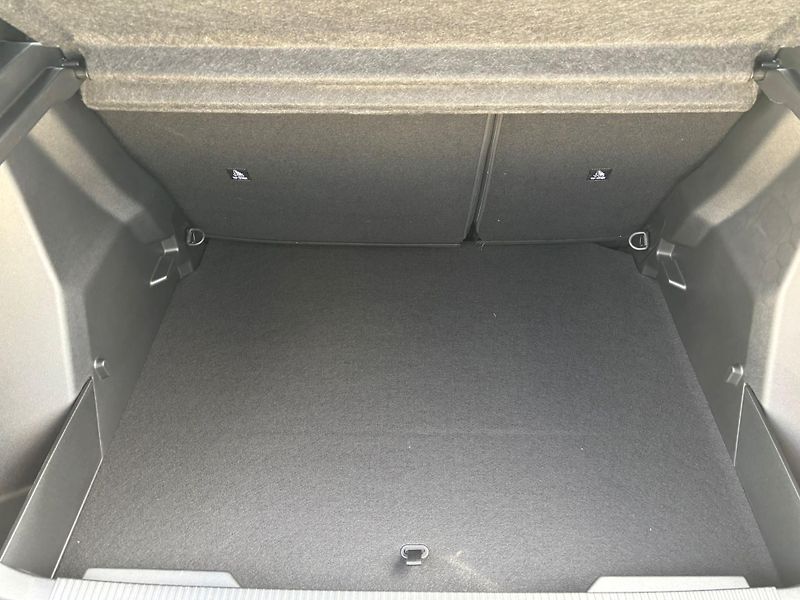 Peugeot 2008 (2026) BUSINESS Elektromotor 115 kW  - fotka 8 z 22