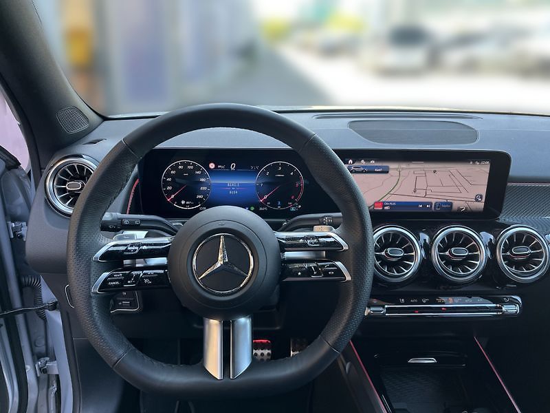 Mercedes-Benz GLB 200 d 4MATIC AMG Night - fotka 12 z 18