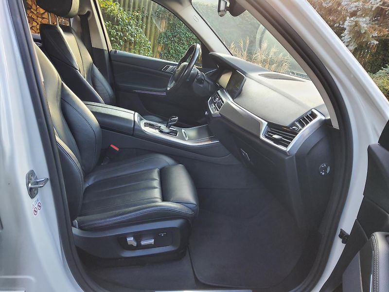 BMW X5 (2019) 30d xDr. 195kW ČR - fotka 9 z 28