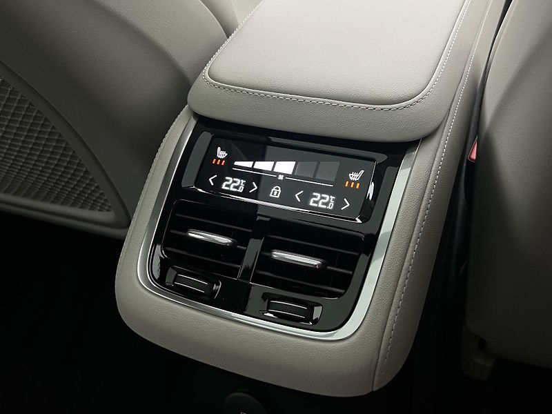 Volvo XC90 (2026) T8 AWD AUT RECHARGE DARK PLUS - fotka 49 z 49