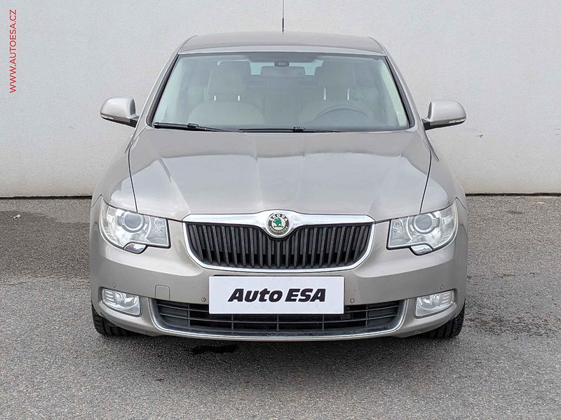 Škoda Superb (2009) 2.0 TDi, 2.maj, Elegance - fotka 2 z 17