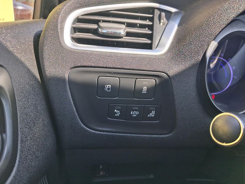 Citroën C4 (2016) 1,6HDi NAVI 2xKOLA MAX VÝBAVA  - fotka 26 z 43