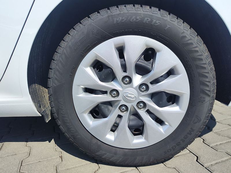 Hyundai i30 1.0 T-GDI/88kW Start Plus - fotka 25 z 26