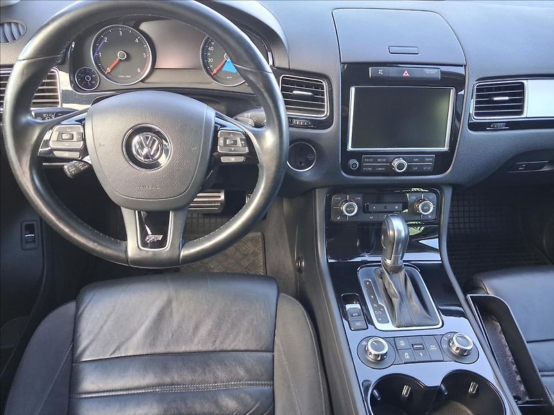 Volkswagen Touareg 3,0 R-Line, CZ, kamera - fotka 12 z 17