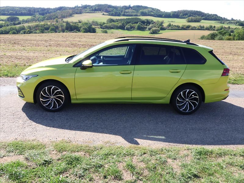 Volkswagen Golf 1,5 TSI 110kW CZ LED 1.Maj - fotka 4 z 24