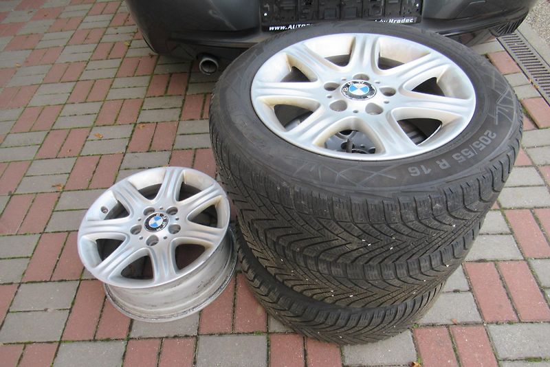 BMW Řada 1 116d 2.0D AUT. KLIMA XENONY - fotka 20 z 22