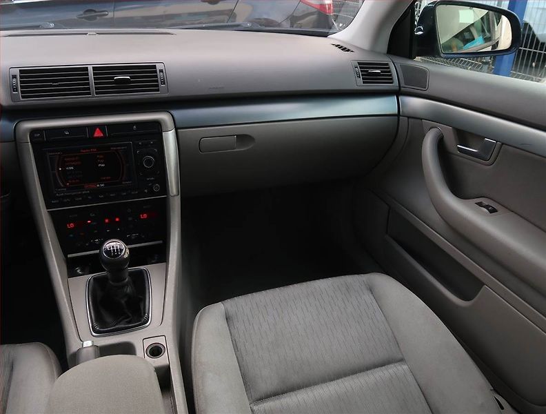 Audi A4 (2005) 2.0 TDI, po STK, Tažné - fotka 8 z 19