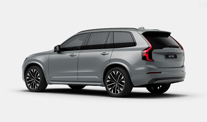 Volvo XC90 (2026)  B5 AWD PLUS DARK - fotka 2 z 13