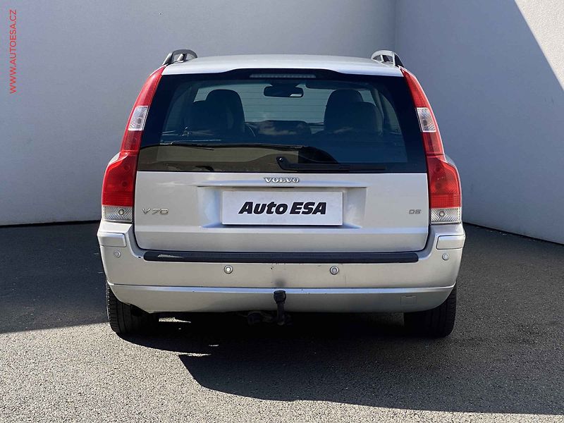 Volvo V70 (2005) 2.4 D, Momentum, xenon - fotka 5 z 17