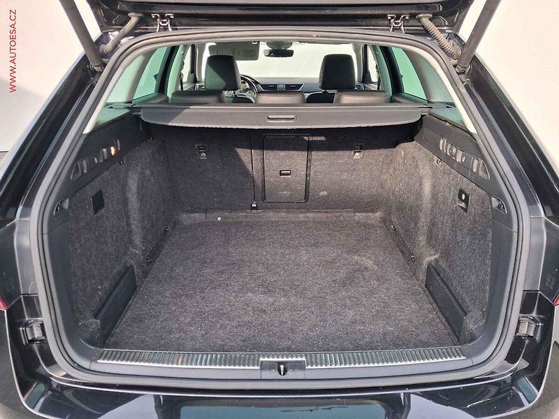 Škoda Superb (2019) 2.0 TDI, Style, DSG, navi - fotka 7 z 18