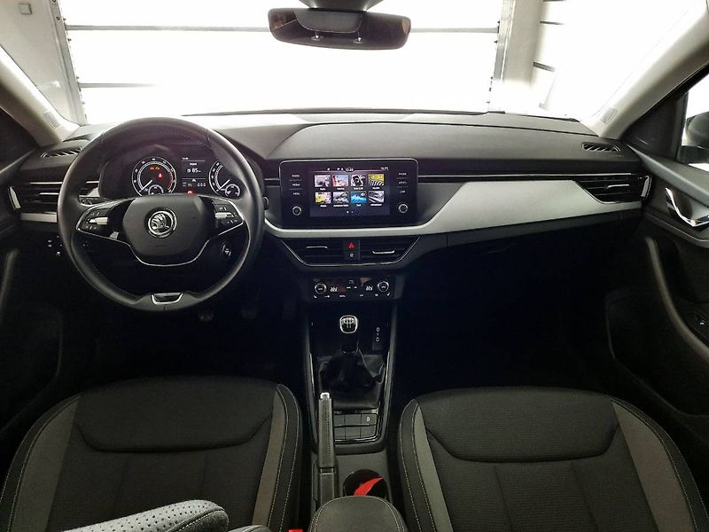 Škoda Scala (2022) Ambition 1.0 TSI (70kW/95k) - fotka 5 z 25