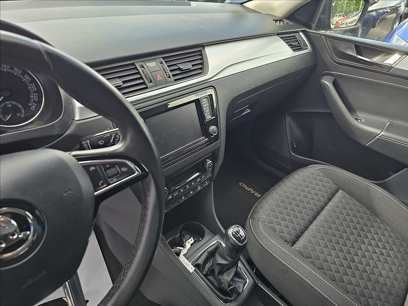 Škoda Rapid 1,0 TSi Drive NAVI ALU - fotka 13 z 39